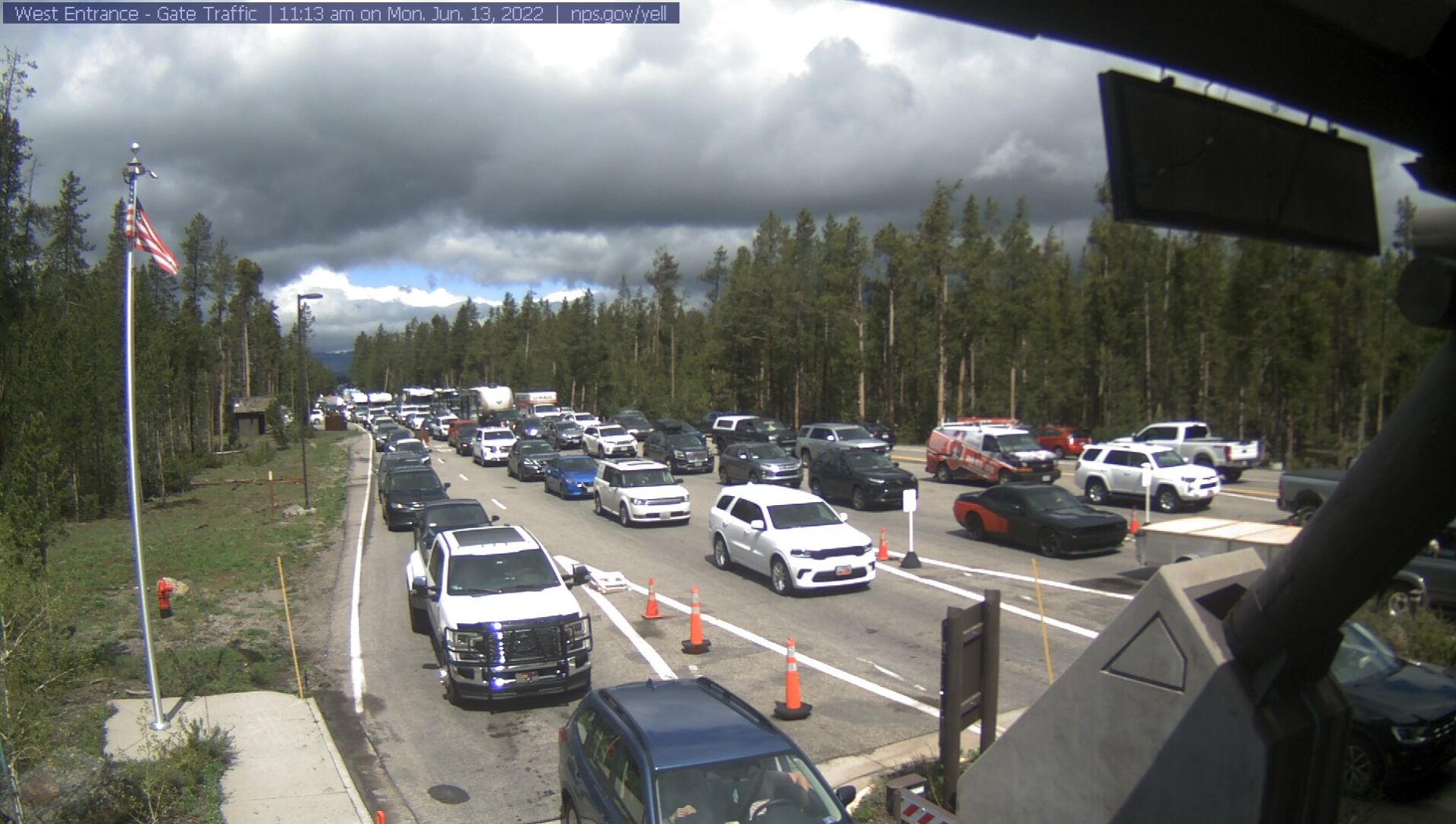 Yellowstone west gate traffic